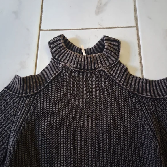 Free People Turtleneck Cold Shoulder Sweater - Grey Black Sz M - Picture 7 of 13